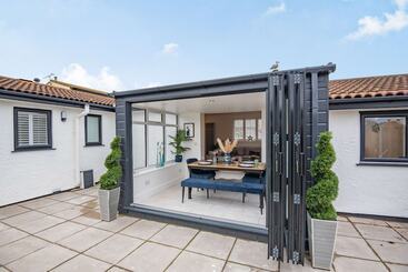 Stunning Cottage With Hot Tub, North Wales Coast