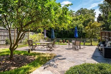 The Laurel Oak Inn Bed And Breakfast