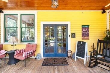 The Laurel Oak Inn Bed And Breakfast