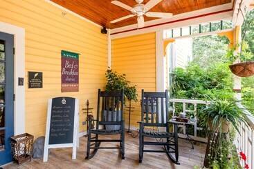 The Laurel Oak Inn Bed And Breakfast