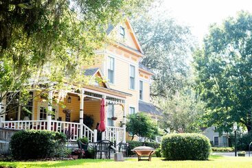 The Laurel Oak Inn Bed And Breakfast