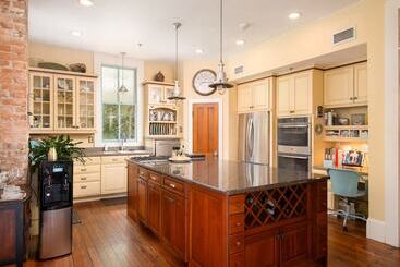 The Laurel Oak Inn Bed And Breakfast