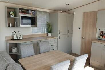 The Sea Breeze Captivating Caravan In Camber