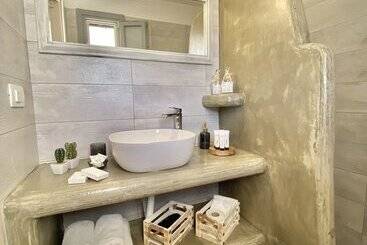 Aeron Suites