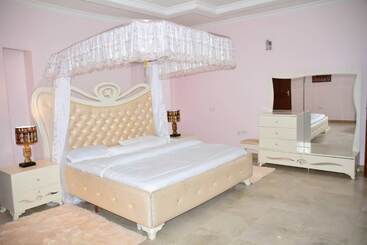 تختخواب و صبحانه Molo Meru