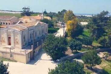 مسافرخانه Borgo Vita Novella