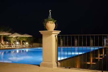 مسافرخانه Borgo Vita Novella