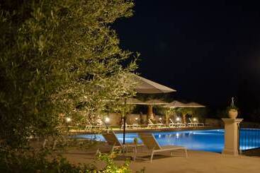 مسافرخانه Borgo Vita Novella