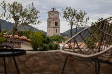 هتل Clock Tower