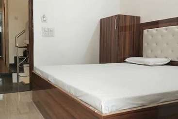 هتل Goroomgo Double Tree Ghaziabad