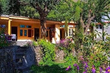 هتل Mountain Refuge Guest House