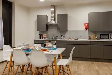 Modern Rooms In Leicester Sk   Hostel