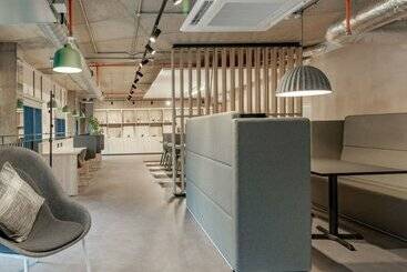 Modern Rooms In Leicester Sk   Hostel