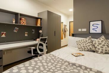 Modern Rooms In Leicester Sk   Hostel