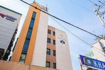 فندق على الطريق Gunsan Khan