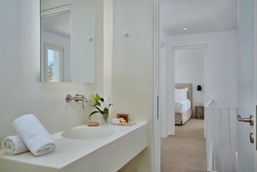 پانسیون Lilium Homes