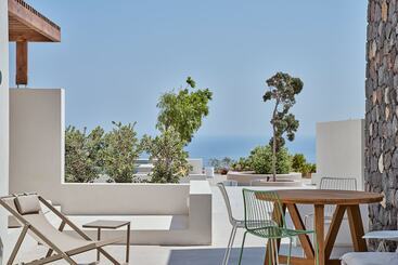 پانسیون Lilium Homes