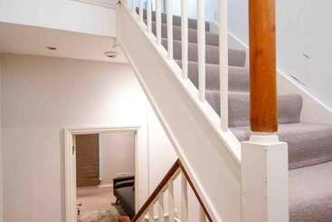 اقامتگاه Spacious & Modern 3brs House In Central London
