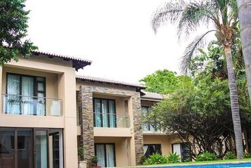 تختخواب و صبحانه Letsatsing Lodge