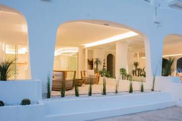تختخواب و صبحانه Valentino Luxury Room