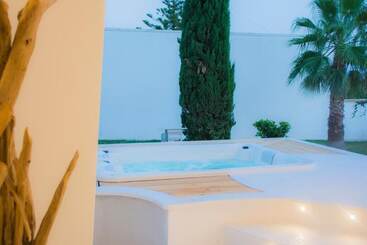 تختخواب و صبحانه Valentino Luxury Room