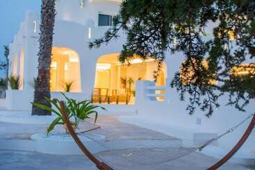 تختخواب و صبحانه Valentino Luxury Room