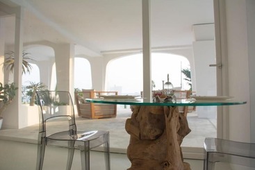 تختخواب و صبحانه Valentino Luxury Room