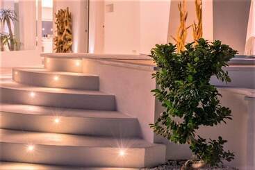 تختخواب و صبحانه Valentino Luxury Room
