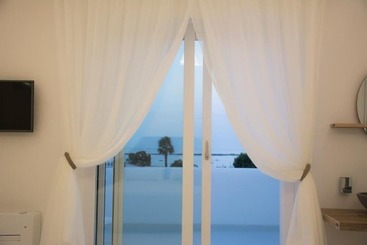 تختخواب و صبحانه Valentino Luxury Room