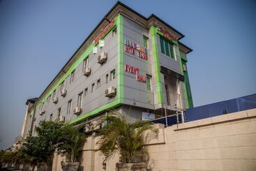 Emmy Hotels And Suites