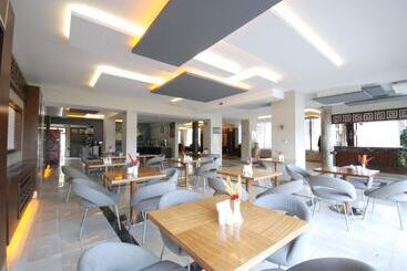 Hi̇ti̇t Otel