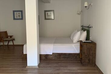 هتل Beige Rooms