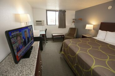 هتل Bison Inn And Suites