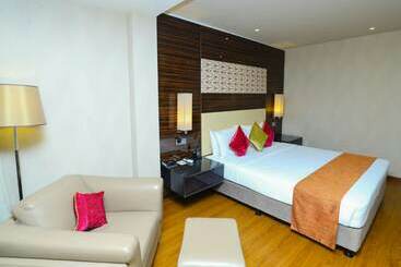 هتل Goroomgo Crown Bhopal