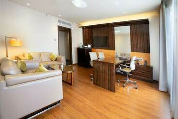 هتل Goroomgo Crown Bhopal