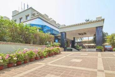 هتل Goroomgo Crown Bhopal