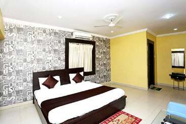 هتل Goroomgo Sai Palace Bhopal