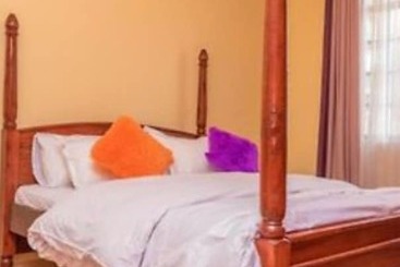 هتل Karibu Airport Homestay