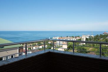 هتل Leena Suites