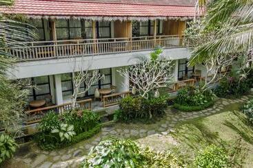 Отель Manah Shanti Suites By Pramana Villas