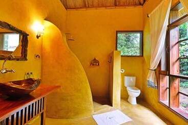هتل Primate Lodge