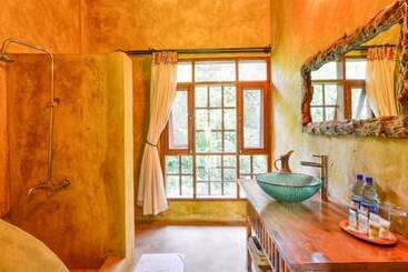 هتل Primate Lodge