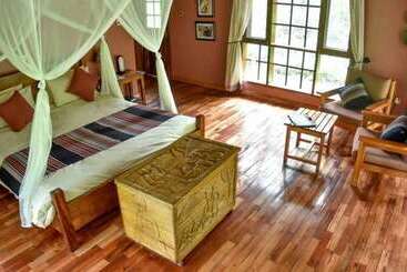 هتل Primate Lodge