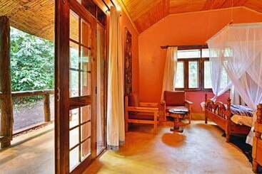هتل Primate Lodge