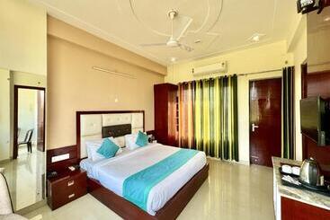 هتل Sumedha G Village Resort And Spa