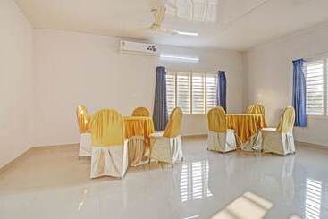 هتل Treebo Thoduvas Star Plaza Cochin Airport