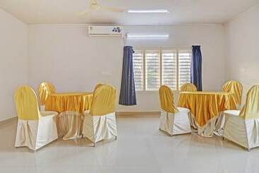 هتل Treebo Thoduvas Star Plaza Cochin Airport