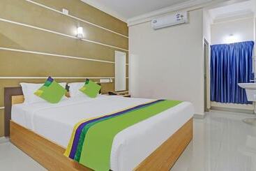هتل Treebo Thoduvas Star Plaza Cochin Airport