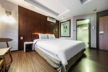 مُتل Changwon Myeongseodong U