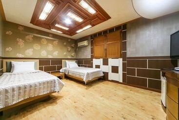 مُتل Gumi Gongdandong Hotel The Zone